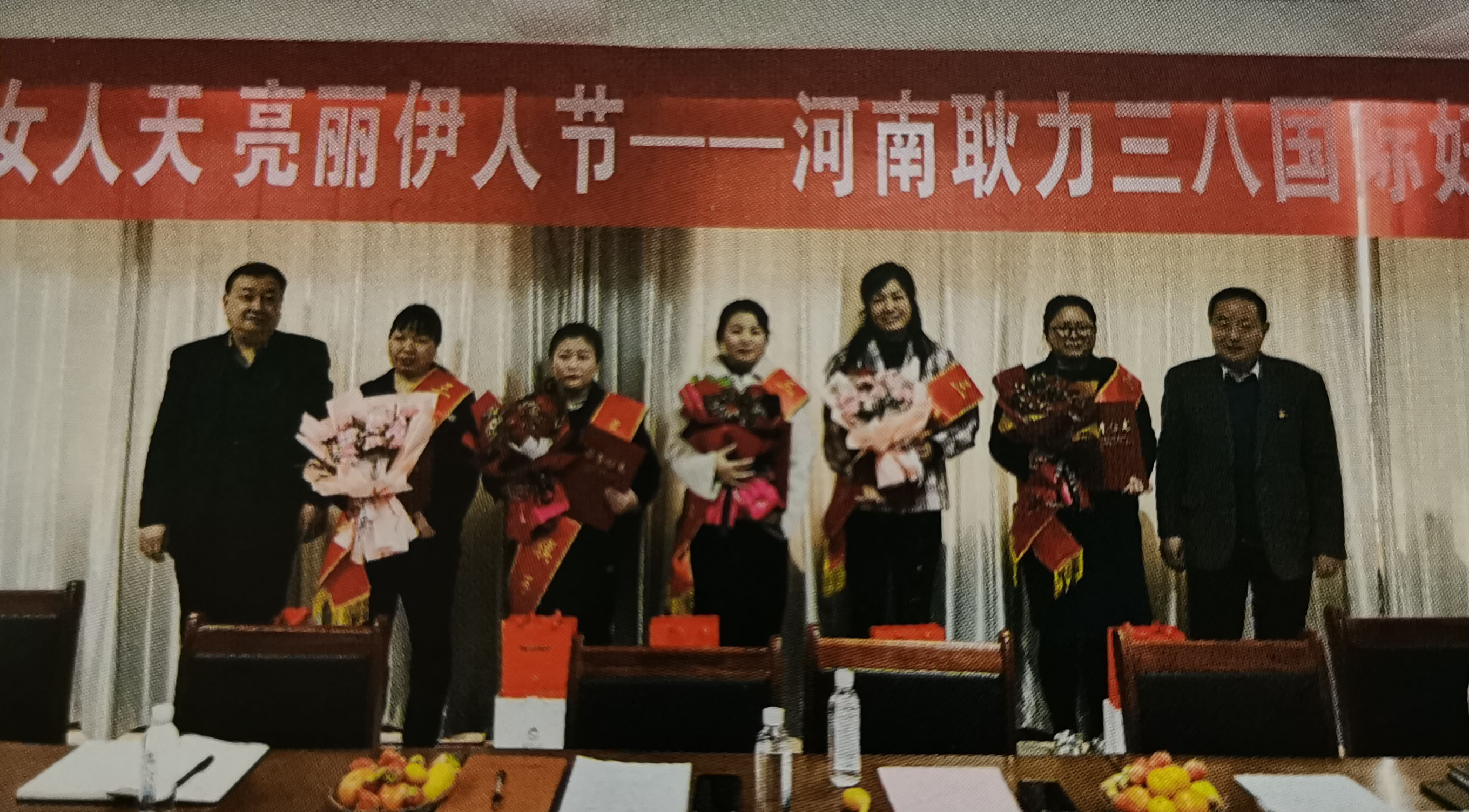 公司舉行座談會慶祝“三八”國際婦女節.jpg